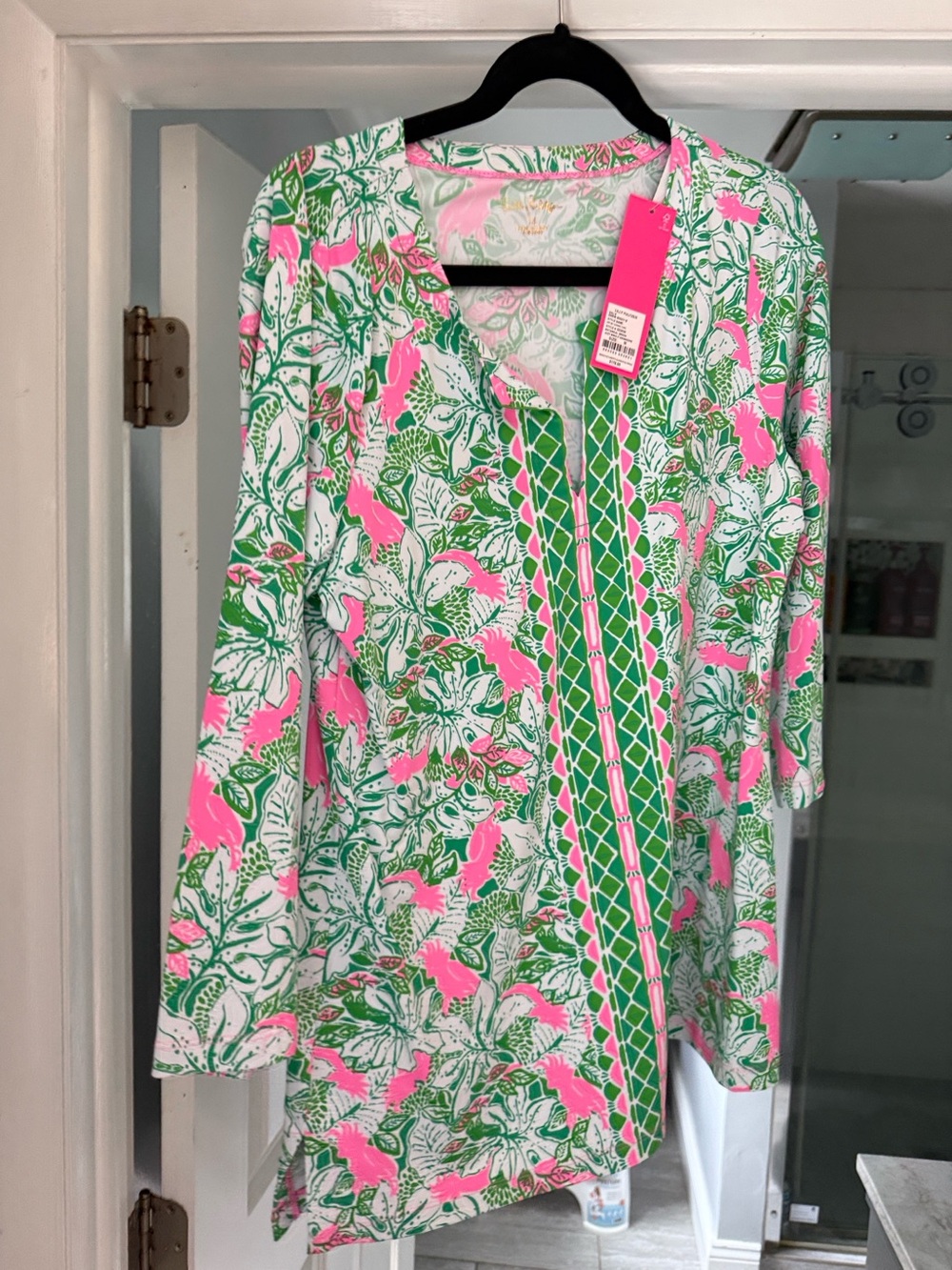 Lilly Pulitzer Neon Pink and Kelly Green Floral Top size: Medium  Non smoking